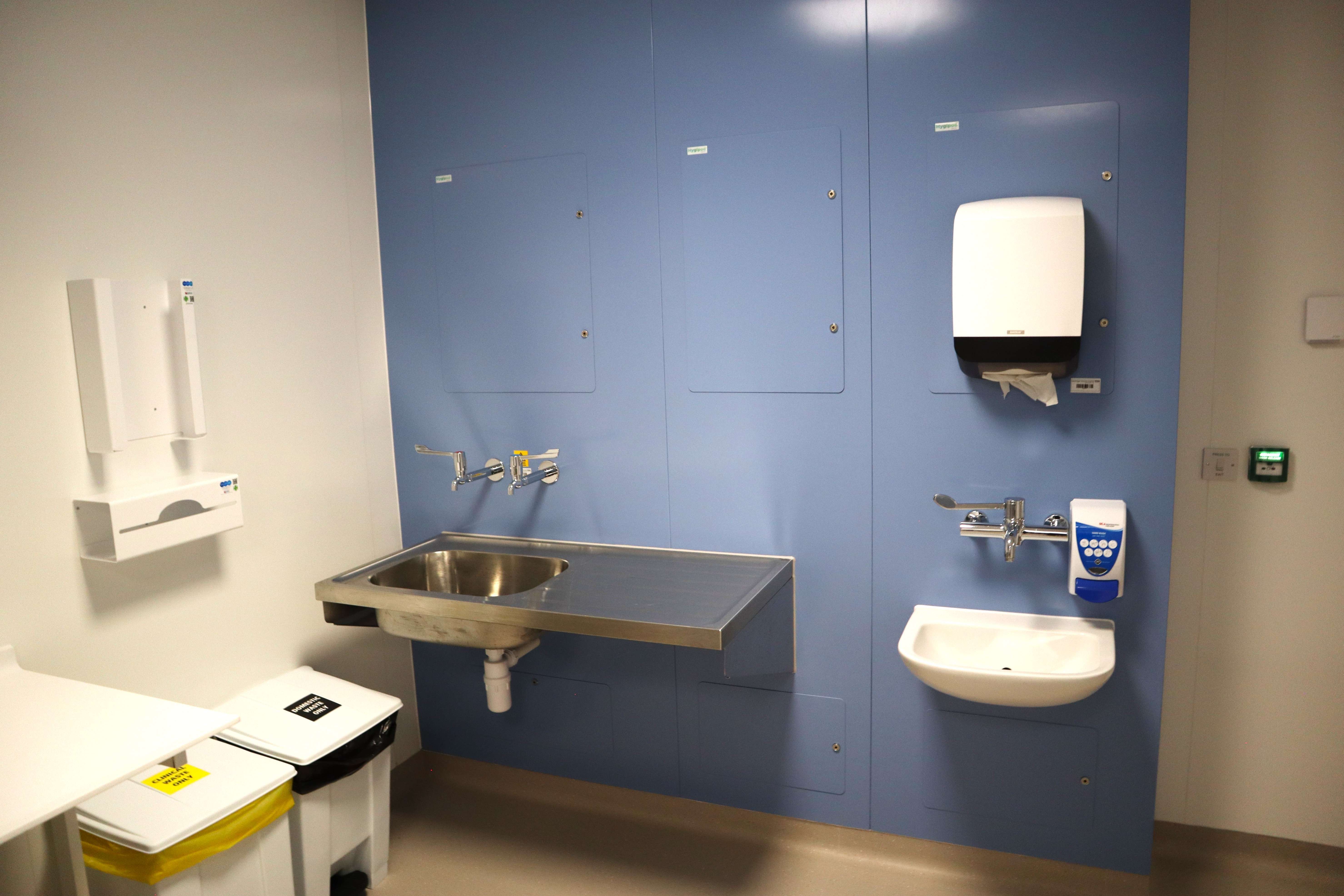Hygipod IPS seamlessly fitted with sluice 